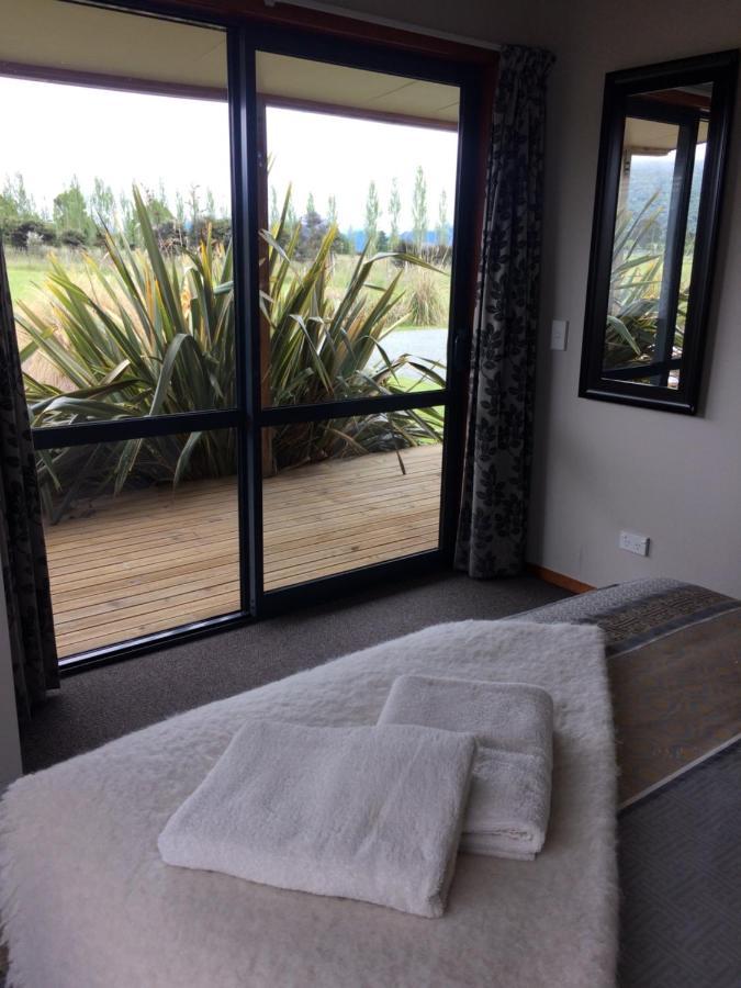 Acheron Cottages Manapouri Bagian luar foto