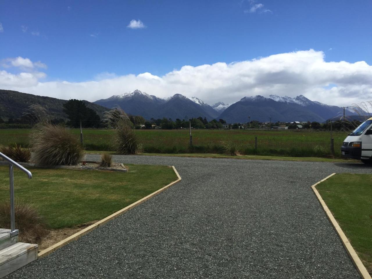 Acheron Cottages Manapouri Bagian luar foto
