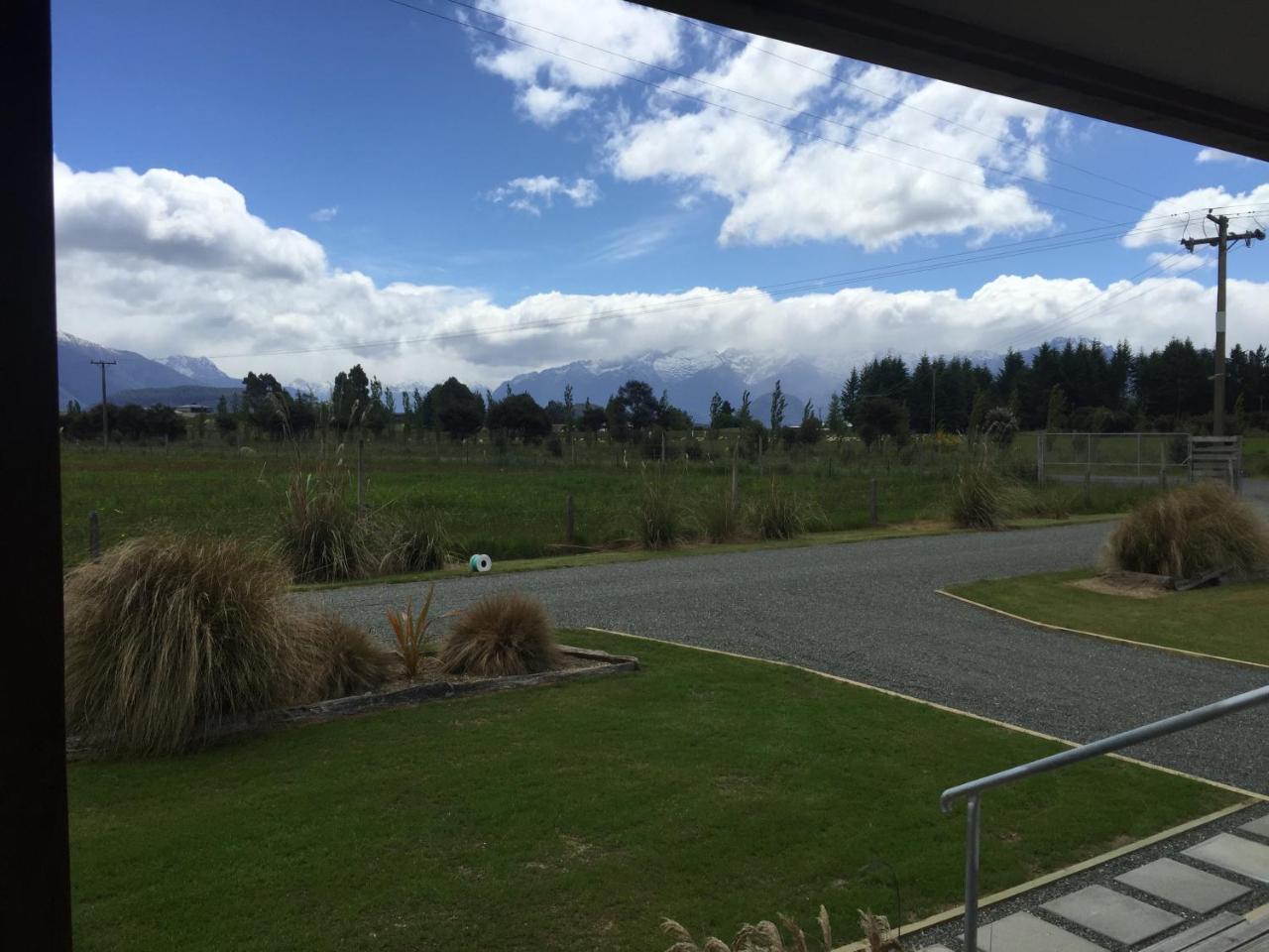 Acheron Cottages Manapouri Bagian luar foto