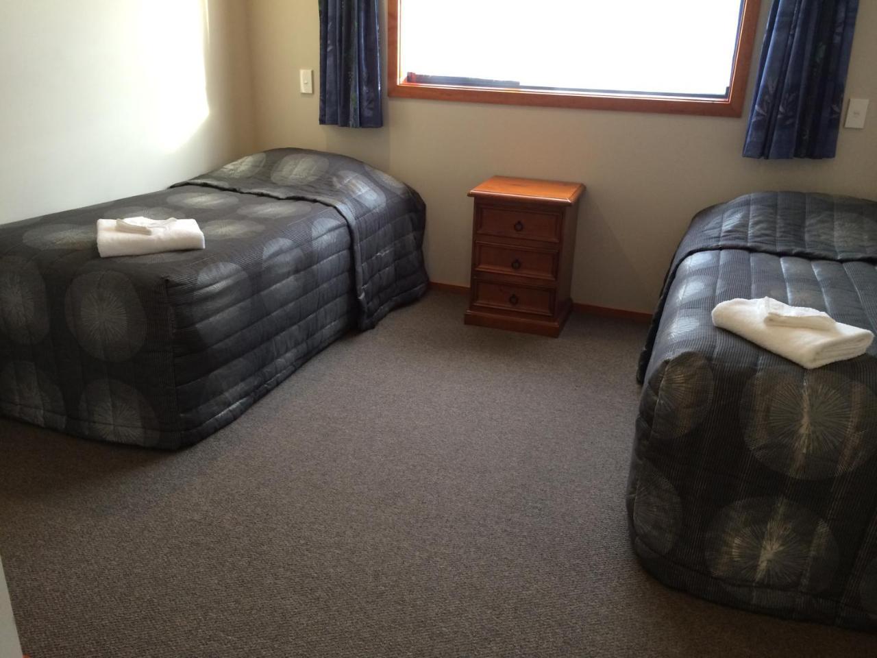 Acheron Cottages Manapouri Bagian luar foto