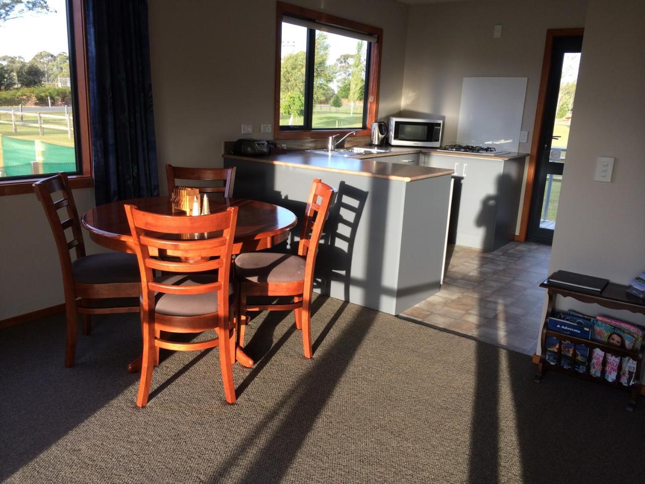 Acheron Cottages Manapouri Bagian luar foto