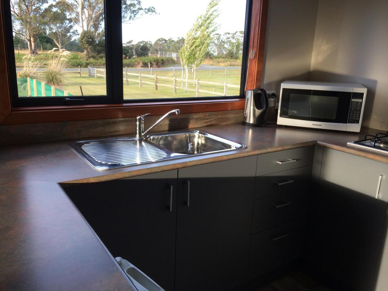 Acheron Cottages Manapouri Bagian luar foto