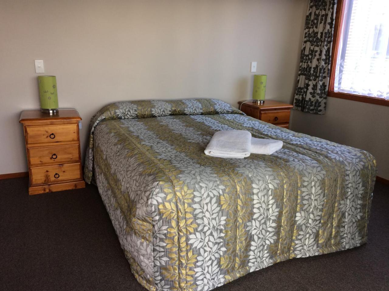 Acheron Cottages Manapouri Bagian luar foto