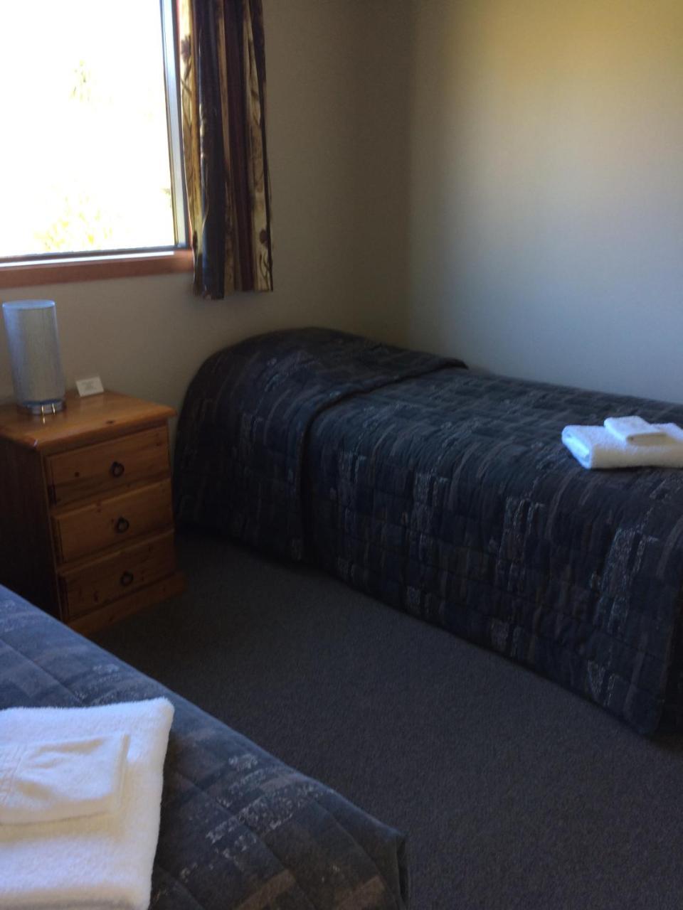 Acheron Cottages Manapouri Bagian luar foto