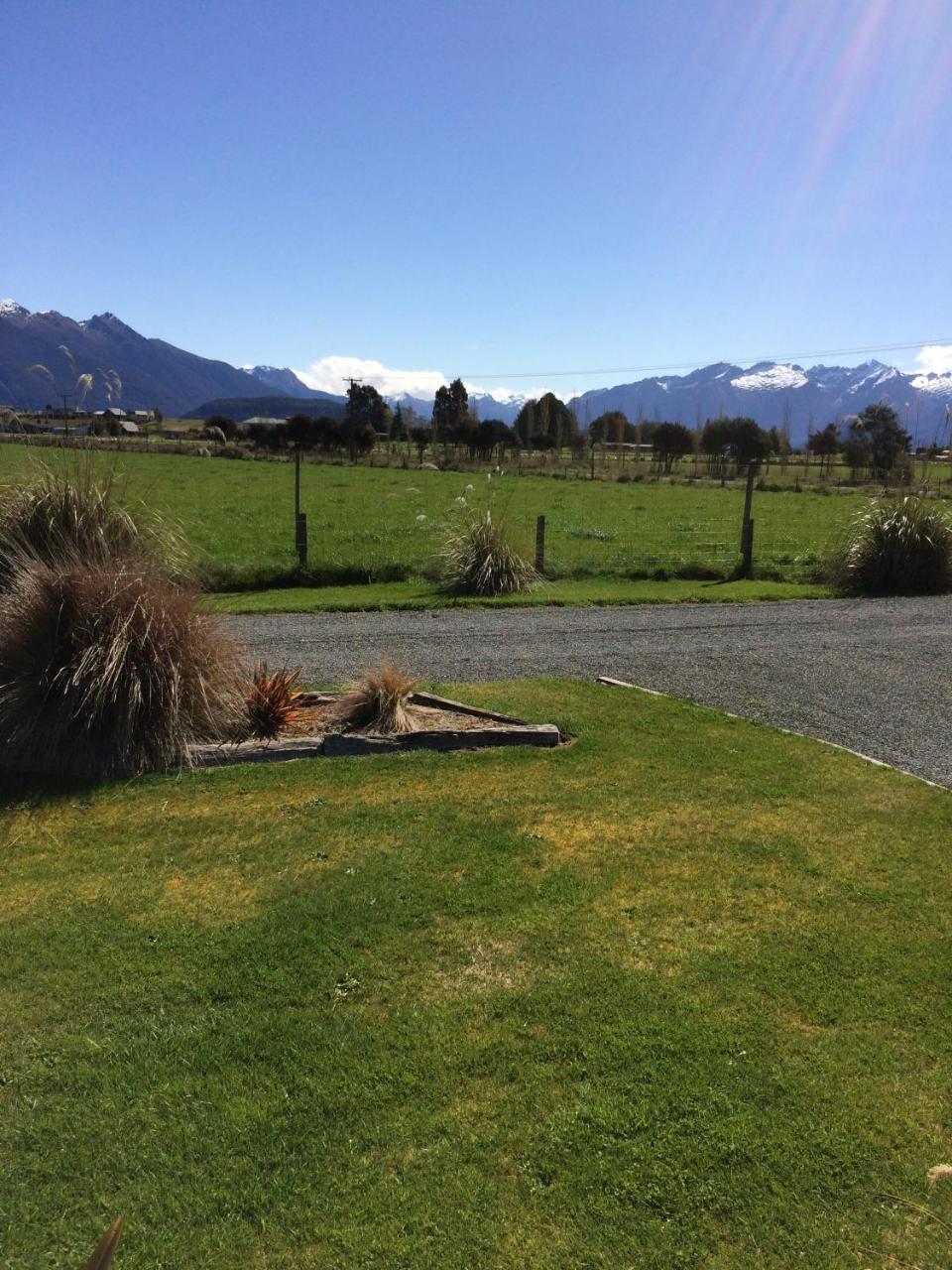 Acheron Cottages Manapouri Bagian luar foto