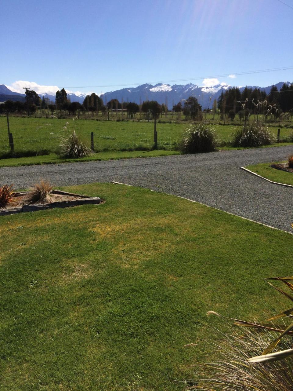 Acheron Cottages Manapouri Bagian luar foto